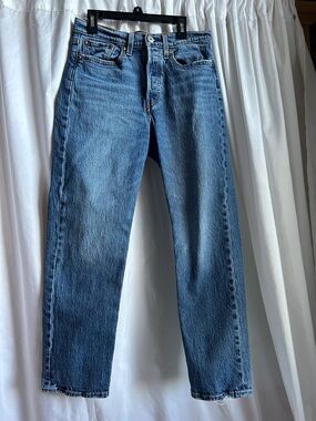 Levi's Premium Wedgie Straight Leg Jeans - Medium Blue